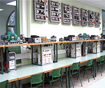 Instalação perimetral para distribuição e elimentação de equipamentos em laboratórios